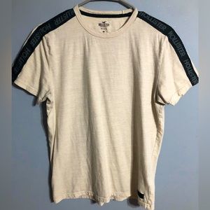 hollister t-shirt cream with black hollister outline on sleeves
